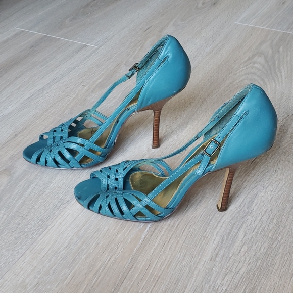 Heels - Picture 3 of 5